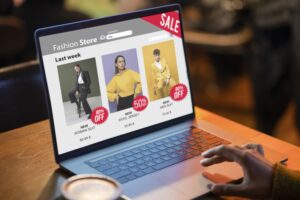 Produtos de um e-commerce com descontos para venda