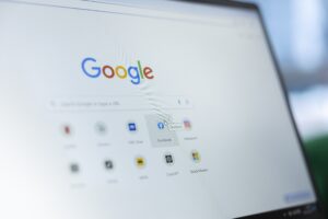Tela de um computador mostrando a página principal do Google